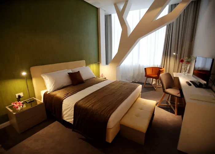 Western Premier Ark 4*