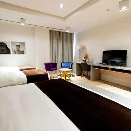 Western Premier Ark 4*