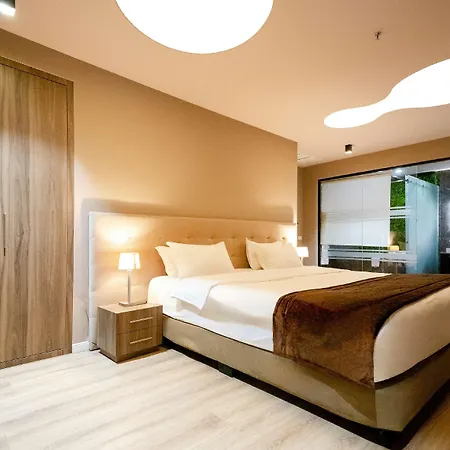 Western Premier Ark 4*