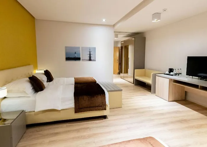 Western Premier Ark 4*